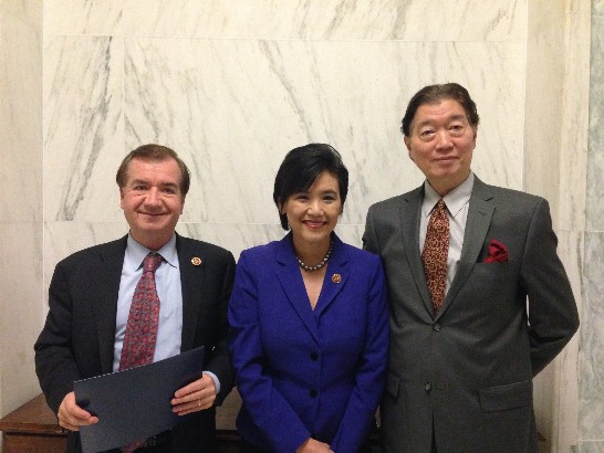 Rep. Lyushun Shen poses with Chairman Ed Royce (R-CA) of the House Foreign Affairs Committee and Rep. Judy Chu (D-CA) at the “Salute to WW II Flying Tigers” photo exhibition in the U.S. House of Representatives on November 13, 2014.
