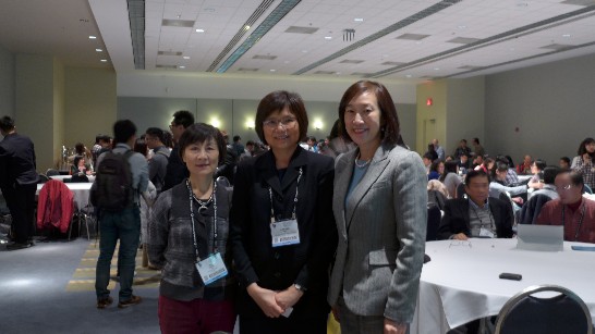 (From right to left) Dr. Chiapei Chou, Director of the Science and Technology Division of TECRO; Dr. L.S. Kao, President of the Neuroscience Society of Taiwan; Dr. Hui Zheng, member of the Society of Chinese Bioscientists in America at “Taiwan Night.”