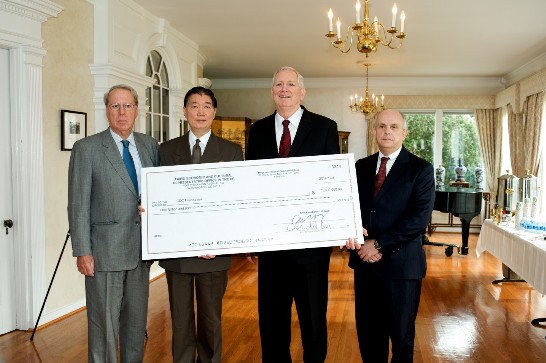Rep. Lyushun Shen presents a $1 million donation from the Republic of China (Taiwan) to the CDC Foundation to support the Foundation’s Ebola response effort. From left: Ambassador Raymond Burghardt, Chairman of the American Institute in Taiwan (AIT); Representative Shen; Mr. Charles Stokes, President and CEO of the CDC Foundation; and Mr. Joseph Donovan, Managing Director of AIT.