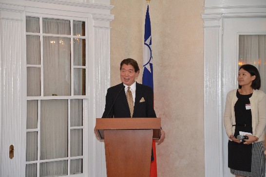 Ambassador Lyushun Shen, Representative of the Republic of China (Taiwan) to the United States, hosted a dinner in honor of the members of the Harvard Club of Washington DC at the Twin Oaks Estate on August 22, 2014. Ambassador delivered a brief speech on Taiwan-US economic and trade relations as well as the recent development of cross-Strait relations.