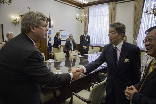 Representative Shen and Bao-ji Chen, Minister of the Council of Agriculture, visited USDA Secretary Tom Vilsack on July 14, 2014