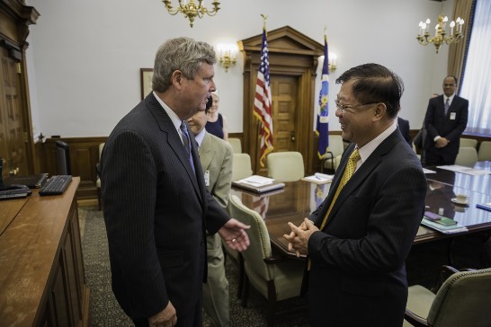 Minister of the Council of Agriculture Bao-ji Chen talked to USDA Secretary Tom Vilsack on July 14, 2014