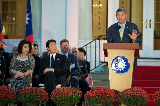 U.S. Senator Joe Manchin (D-WV) delivers remarks at the ROC’s 104th National Day reception at the Twin Oaks Estate. 