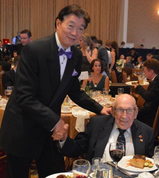  Representative Shen greeted the 100-year-old Lt. Col. Richard E. Cole, Jimmy Doolittle’s co-pilot on the legendary Doolittle Raid on Tokyo, at the gala.