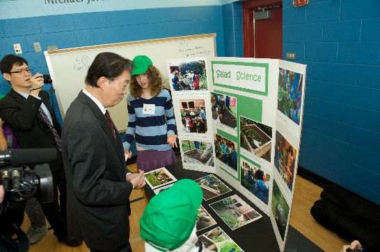Ambassador Shen tours the eco-school exhibit at the North Chevy Chase Elementary School and is briefed by the students from the Green Team.