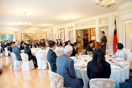 Representative Lyushun Shen hosted the banquet to welcome Minister Kuo-Yen Wei and the representatives from 25 cities of 12 countries to the CCAP workshop. (August 10, 2015)