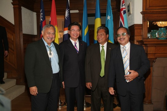 From left：Chairman Eni F.H. Faleomavaega (D-AS) of the House Committee on Foreign Affairs, Asia Pacific Subcommittee, Representative Jaushieh Joseph Wu, H.E. Kessai Note, President of the Republic of the Marshall Islands, and H.E. Ludwig Scotty, President of the Republic of Nauru.
