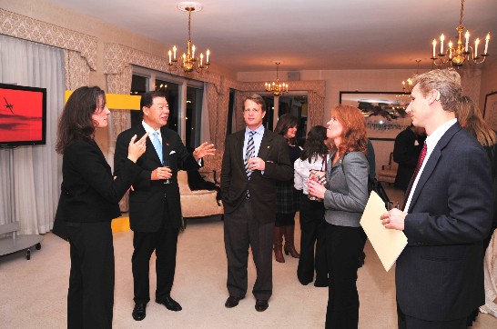Ambassador Yuan chats with Tiffany Granfors, Executive Director of International Committee of Sports for the Deaf, governing body of Deaflympics (second from right)