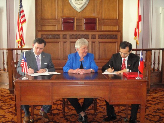 Alabama signs MOU for Reciprocal Driver’s License agreement with Taiwan