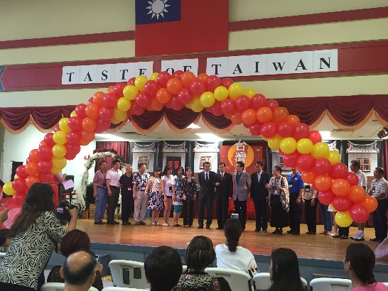 臺灣美食饗宴園遊會籌備會全體幹部現場合影