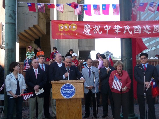 波士頓市長Thomas Menino致詞表示，在爭取自由及人權的戰場上，他與中華民國站在同一陣線上，他並肯定為數眾多的年輕人到場參加盛會，令人欣喜。