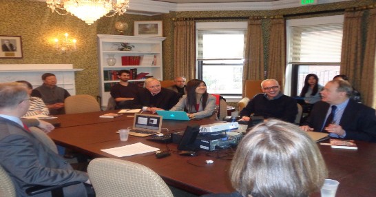 政治大學羅倫佐教授之演講由波士頓大學亞洲研究中心前主任Dr. Joseph Fewsmith開場白(面對鏡頭最右，第二位為現主任Dr. Eugenio Menegon，第三位為Min Ye教授，第四位為Grant Rhode教授)