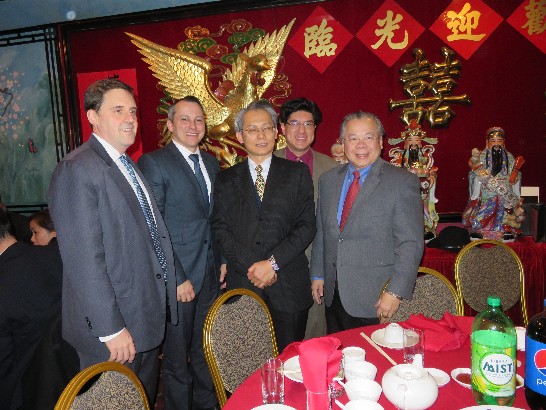 賴處長出席中華公所春宴與麻州眾議會議員陳德基、黃子安、Jay Livingston, Aaron Michlewitz合影。