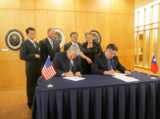 Taiwan Agricultural Trade Goodwill Mission signs deals to buy soybeans, corn from Illinois, USA.