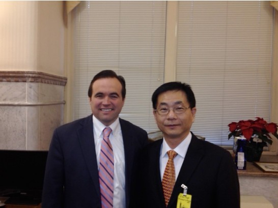 Consul General Baushuan Ger and Mayor of Cincinnati John Cranley