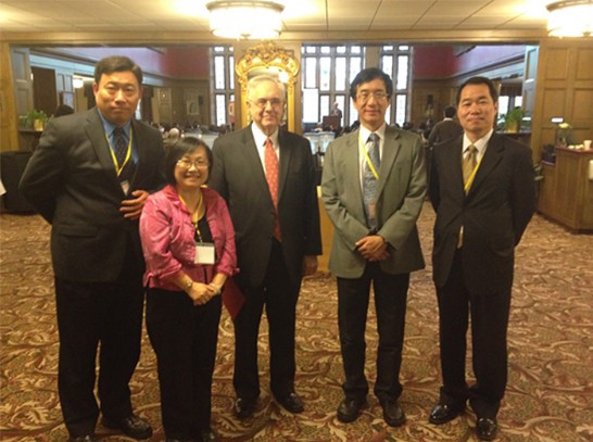 From right: Director General Calvin Ho, Dr. Shih-Chang Hsin (ROC OCAC Deputy Minister), Dr. Patrick O’Mera (IU Vice President)、Dr. Yea-Fen Chen (CLTA Executive Director), and Director Robert Chang.