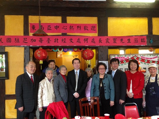Director General Calvin Ho of TECO in Chicago visits the South-East Asian Center on January 16, 2015. 