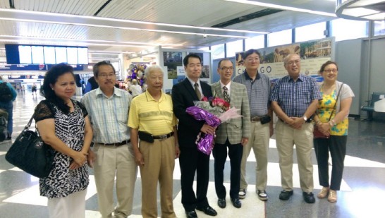 新任駐芝加哥台北經濟文化辦事處何處長震寰於8月29日抵芝履新，僑胞於O’Hare機場熱烈歡迎