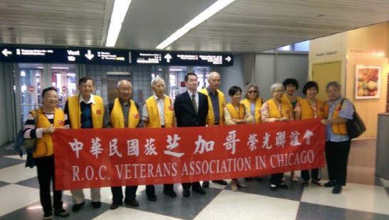 新任駐芝加哥台北經濟文化辦事處何處長震寰於8月29日抵芝履新，僑胞於O’Hare機場熱烈歡迎