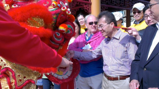 駐芝加哥辦事處郭聖明副處長出席華埠龍舟競賽