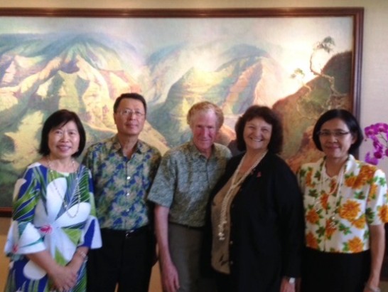 夏威夷地區扶輪社總監Laura Steelguist夫婦應邀將於本（103）年10月參加「扶輪社國際交流參訪計畫」訪華，駐檀香山辦事處朱總領事夫婦偕張組長慧文於本（9）月16日中午邀請S總監夫婦及夏威夷台灣人中心會長呂華蕙餐敘