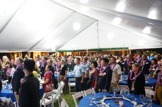 漢聲合唱團帶領與會來賓演唱中美國歌