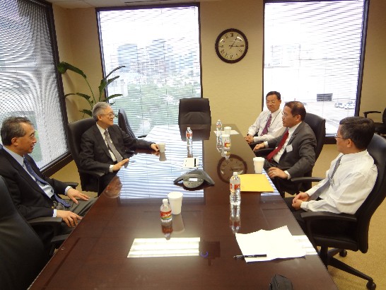 Director General Liao exchagned ideas with Chair Chao and Executive Director Chao