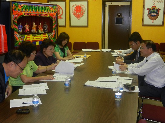 Director Liao conducts the second planning meeting convened by the Taiwanese community to establish a security service hotline for the Houston area