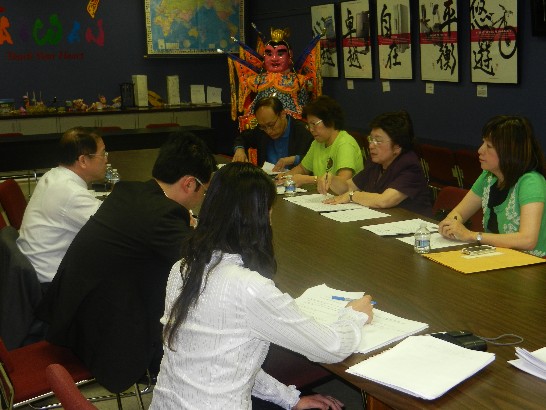 Director Liao conducts the second planning meeting convened by the Taiwanese community to establish a security service hotline for the Houston area.