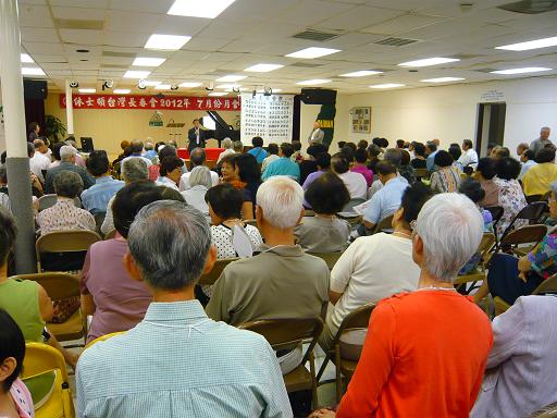 Secretary Chang conducts mobile consular activities for senior citizens in Houston.