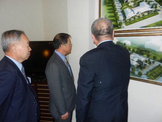 Mr. Huang of Tzu Chi presents a gift, including a copy of the Tzu Chi Medical Journal to Director General Liao