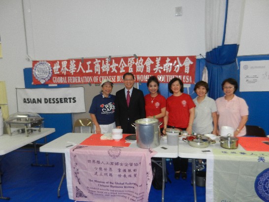 TECO in Houston supported the World Chinese Women’s Business Association. Here pictured Director General Liao buying one of many meals served by the enthusiastic group.