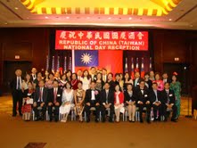 本處全體同仁及眷屬於酒會後合影留念