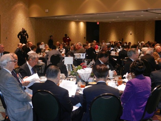 休士頓大學德州超導體中心(Texas Center for Superconductivity)於本(11)月19日上午11時30分在Hilton旅館舉辦該中心成立25週年午餐研討會，與會貴賓冠蓋雲集