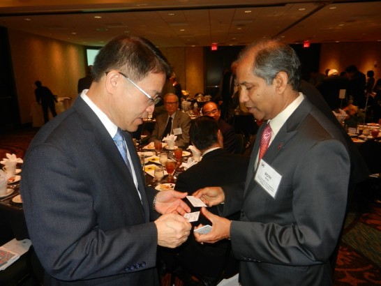 廖處長東周於休士頓大學德州超導體中心成立25週年午餐研討會中會晤休士頓大學副校長Bathindra Bose，邀請該校校長Renu Kahtor及B副校長擇期訪華