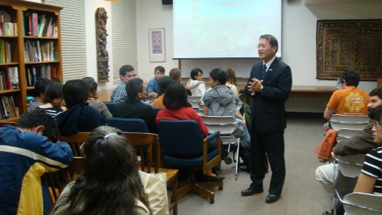 歷時90分鐘演講結束，同學紛紛提問