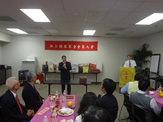 駐休士頓辦事處處廖處長東周在休士頓客家會年度會員大會致詞。
