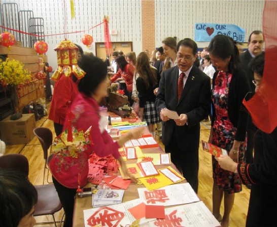 駐休士頓辦事處廖處長東周夫婦應邀出席休士頓基督教高中（Houston Christian High School）國際文化節活動