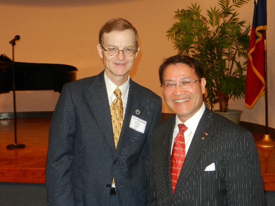 廖處長東周與牛港市(Port Lavaca)市長Jack Whitlow合影留念