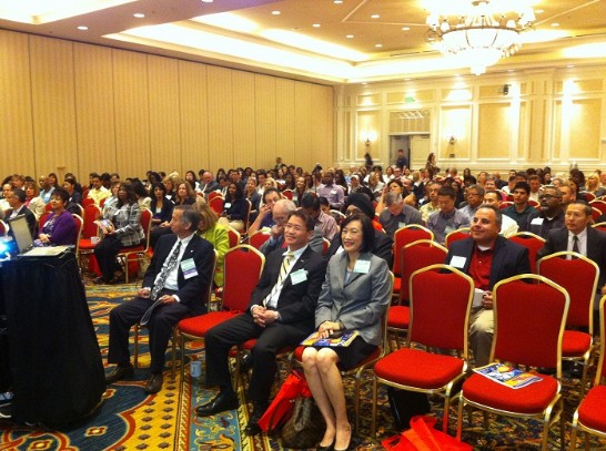 近六百位政、商、學界嘉賓出席本次高峰會，現場熱鬧隆重