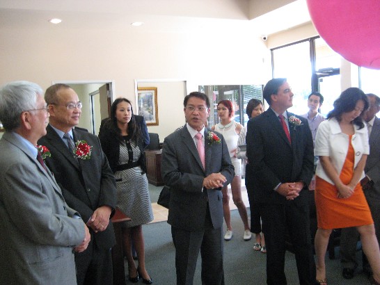 廖處長應邀致詞祝賀美南銀行糖城分行喬遷開幕