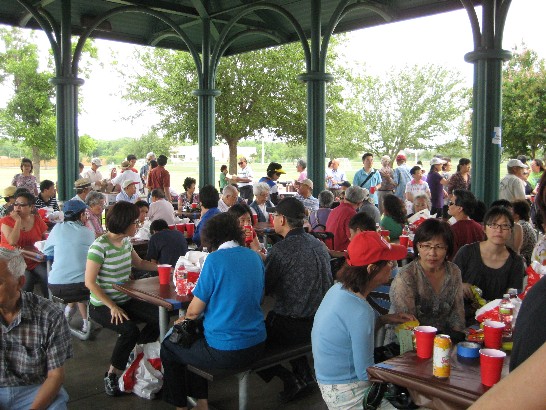 中華公所春季踏清聯誼活動會場一瞥