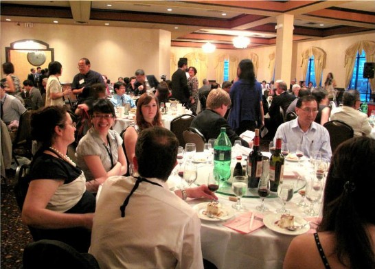 各國與會代表熱烈交流、賓主盡歡