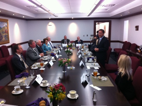 駐處廖處長午宴席間致詞感謝該校熱情接待及悉心安排，並誠摯邀請C校長等訪華交流，提昇雙邊教育及學術合作