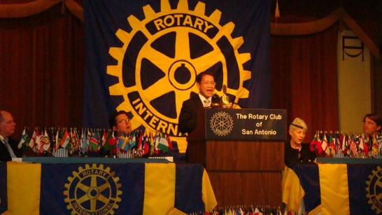 駐休士頓辦事處廖東周處長9月26日至全球排名第4大之德州聖安東尼扶輪社進行午餐演講