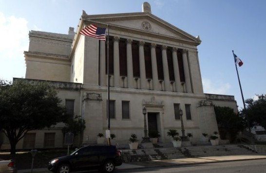 廖處長東周在扶輪社演講會場San Antonio Scottish Rite Temple，係｢美生會｣(Masonry)聚會場所，百年的哥德式建築已於1996年獲列入美國歷史遺產