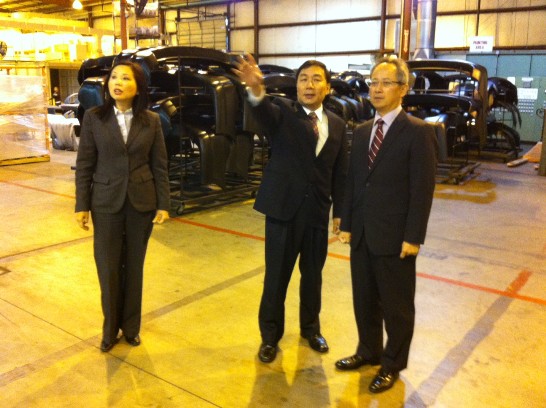 夏處長此行轄訪特別安排拜會我東陽事業及緯創綠能科技公司，以具體行動表達我政府對我海外企業之關懷及鼓勵。東陽實業陳富毅總經理及緯創綠能科技許瑞昌總經理親自接待，介紹目前營運情形並進行意見交流，另並實地參觀廠房作業。