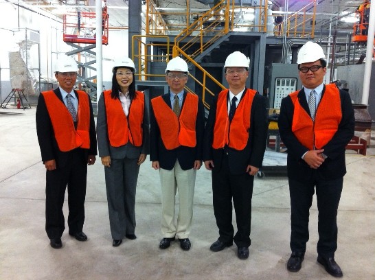 夏處長於簡報結束後與王泓文財務經理、緯創泛美製造公司徐宏貴總經理、EDC高副總裁合影留念。