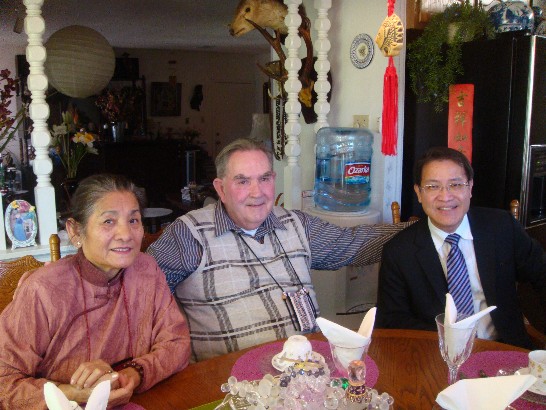 駐休士頓辦事處廖處長東周前往聖安東尼僑領｢台灣原住民協會｣(Taiwan Aborigine Associaiton)王幸妹會長住處拜會，感謝伊與美籍夫婿數十年悉心招待我國留學生及用心推廣原住民文化