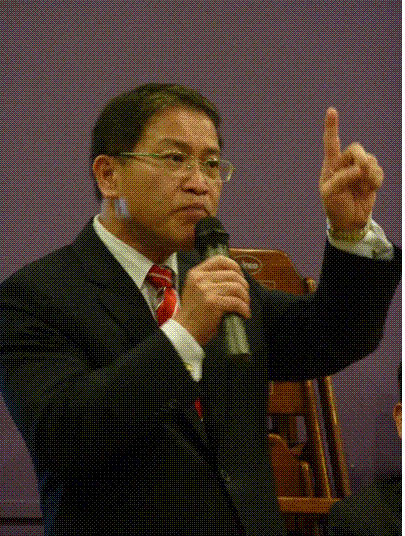 廖處長在僑界新年餐會上簡要報告上任一年來之工作成果。